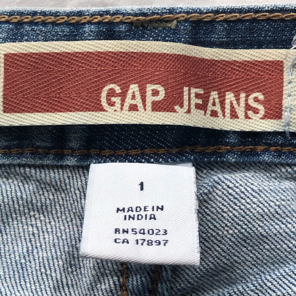 💙 3/$25 GAP Classic Distressed Jeans- Sz 1 - Picture 5 of 6